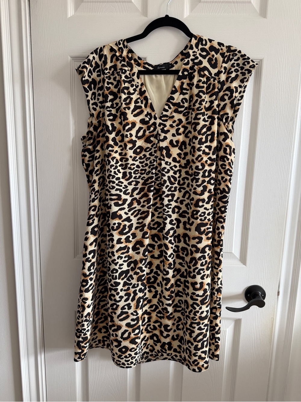 Reitmans Leopard Print Sleeveless V-Neck Dress in Beige and Black